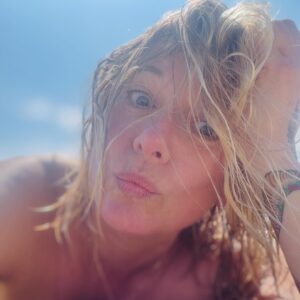 Flavie Flament Instagram - Au réveil chafouin, se souvenir des petits riens qui font pourtant beaucoup. 
Et vous, quels sont vos petits riens? ✨