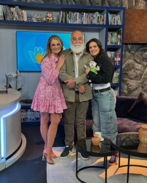 Flor Rubio Instagram - Gracias querida @luzelenaglezz por tu apoyo siempre @simitelevision @drsimi_oficial No se pierdan todos los miércoles #AyudaresVivir @vicmonneus