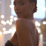 Flora Coquerel Instagram - Publicité • L’importance du regard, cette zone sursollicitée et tellement précieuse. J’en prends soin avec la Midnight Crème Yeux de @lorealparis et son complexe antioxydant protecteur pour raffermir et défatiguer mon regard. #lorealparis #skincare #rituelmidnight #biendansmapeau