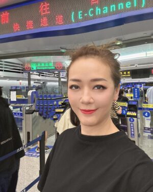 Florence Kwok Instagram - 返屋企
好方便
🚘
✌🏿