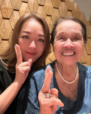 Florence Kwok Instagram - 今日 #母親節
唔喺香港
打📲比佢，問佢想唔想要花 💐 
佢話：你都唔喺度
我問：咁你係咪想要吖？
佢又問：乜你唔喺度都可以買嘅咩？
🤣
我再講：你真係想要，我就而家訂
佢又講：真㗎？
🤣🤣
「係呀，我點會呃你啫」
「我係問，啲花真㗎？」……….
🤣🤣🤣
你哋估吓結局係點？