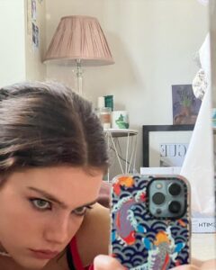 Florence Hunt Instagram - Happy new year 🫂🫂🫂🫂💟