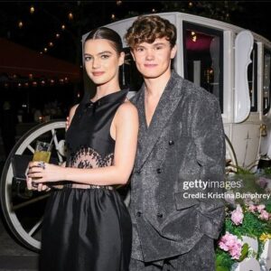 Florence Hunt Instagram - A ball with my Bridgo’s 💐💘
@bridgertonnetflix 
@shondaland  @netflix 

hair- @lonavigi 
makeup- @makeupvincent 
Styling-  @britt.theodora (@shushu__tong )