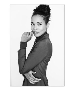 Fola Evans-Akingbola Instagram - Power Posing!👩🏾‍💼🤓💪🏽
---------------------------------------
Thanks for having us @tvguidemagazine @tvinsider #nycc #siren #blackandwhite 📸: @iheartmaarten 💄: @brennadmakeup 👗: @lisaandtylerj @theory__