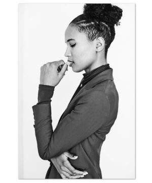 Fola Evans-Akingbola Instagram - Power Posing!👩🏾‍💼🤓💪🏽
---------------------------------------
Thanks for having us @tvguidemagazine @tvinsider #nycc #siren #blackandwhite 📸: @iheartmaarten 💄: @brennadmakeup 👗: @lisaandtylerj @theory__