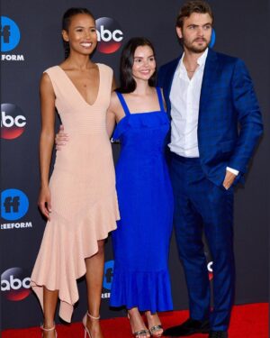 Fola Evans-Akingbola Instagram - Thank you to all you wonderful people for watching #Siren season 1! 💫 2 more episodes to go. Catch ep9 tonight on #freeform 
Season 2 is coming in 2019!! #woopwoop
•
Thank you @janicekinjo for making me feel and look fab! 💄