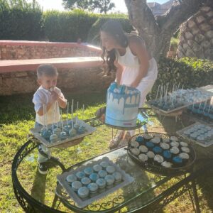 Foteini Atheridou Instagram - Η πιο όμορφη μέρα της ζωής μας , στον όμορφο χώρο , με τους πιο όμορφους ανθρώπους … δεν έχω λόγια να εκφράσω την ευγνωμοσύνη μου για τη φιλοξενία , και για τις πανέμορφες στιγμές που δημιουργήσαμε όλοι μαζί … αν μπορούσα να ξανά ζήσω μια μέρα από τη ζωή μου θα ήταν σίγουρα αυτή ! 

Διοργανώτρια : @minamelissourgou 
Ήχος, φως : @loudandcleargr @markosfotiadis 
Catering: @alex_poulimenos @olon_odoskassandras 
Candy bar : @freshpatisserie 
Βαφτιστικά Ρούχα : @stovabambini @steliosmanolas_
