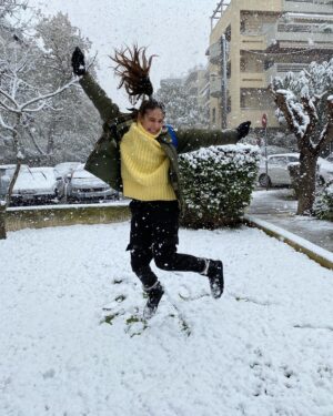 Foteini Atheridou Instagram - Χιόνι χιονάκι Αλίκη Βουγιουκλάκη ❤️ #sow #letitsnow #love #happy #wonderfulday