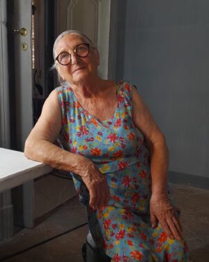 Fotinì Peluso Instagram - Aujourd’hui LA TRESSE sort en salle.

C’est un long voyage en trois continents. 
C’est un long voyage des femmes. 
Des femmes courageuses.
Des femmes qui ont faim de vivre.
Des femmes qui aspirent à la liberté.

Un film de Laetitia Colombani.
Merci à mes formidables compagnes de voyage @kimraver @miamaelzer 

@iamavi_nash @manuela_ventura @_celeste_savino_ @guendalosito 
@kaminsky.sarah 

@marcmissonnier #olivierdelbosc @christinedejekel @nicostavrogin 
@sndfilms
#latresse #thebraid