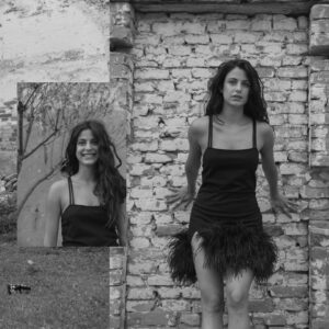 Fotinì Peluso Instagram - “Dieci minuti” con @fotinipeluso 
“Dieci minuti”, il nuovo film di Maria Sole Tognazzi ora al cinema, ispirato al romanzo “Per Dieci Minuti” di Chiara Gamberale.
“Dieci minuti” per riconoscere il valore dei piccoli gesti✨

A volte, bastano “solo” dieci minuti di magia. Link in bio per la nostra intervista con Fotinì! 
.
.
.
#fotinìpeluso #dieciminuti #chiaragamberale #latresse #cinema #cinemaitaliano #film #movie #tvseries #attrice #acting #actress #setlife #beautiful #intervista #theitalianreve