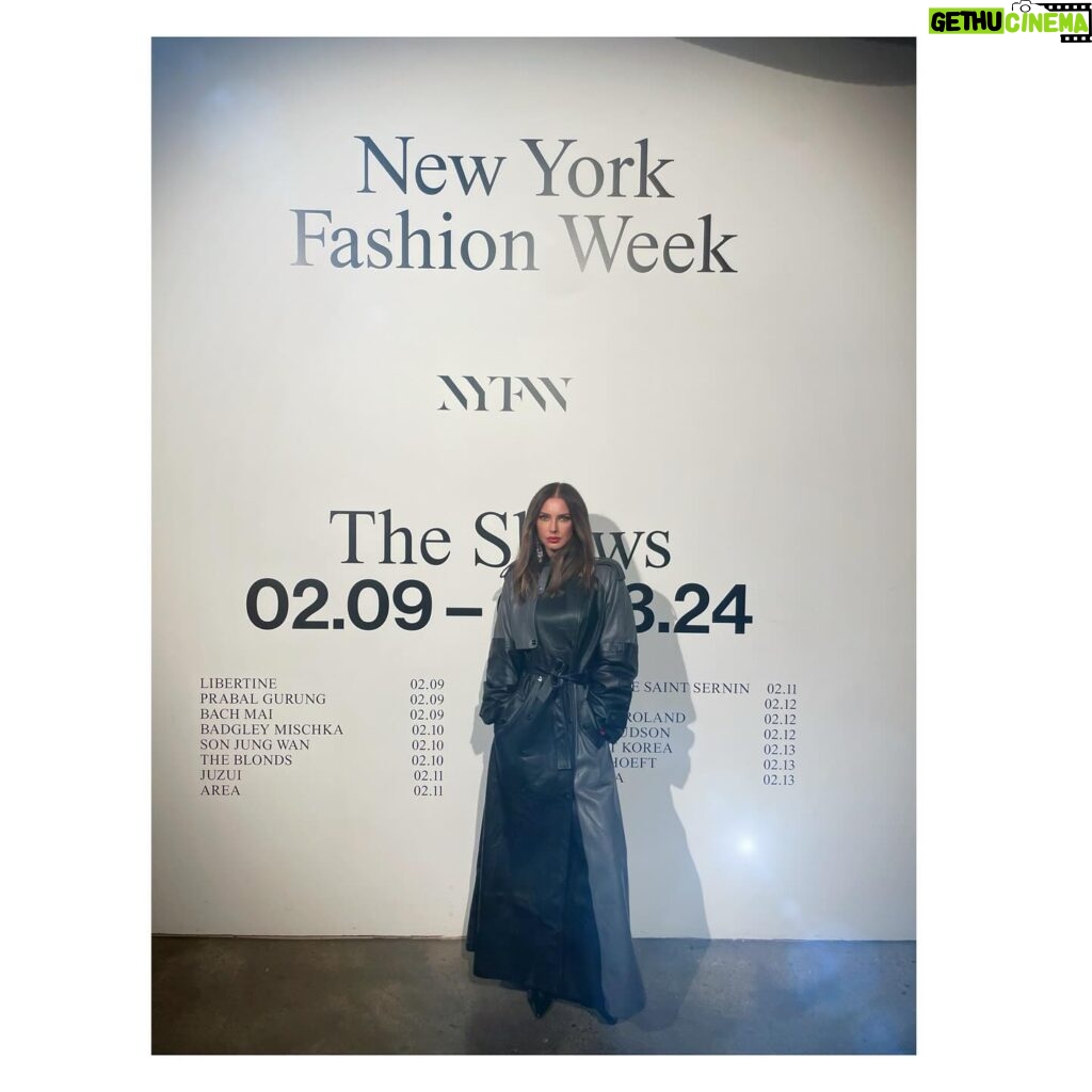 Frédérique Bel Instagram - #jetLag 🙃 #Nfw #Snow #fashionShow #newyork #TrenchCoat @octave999 #Fashion #actress #frenchactress #Actress #Actrice #actricefrancaise #comedienne ##sexywomen #sexyswimwear #sexyoutfit #sexyGirl #sexyWoman #sexy #sexyunderwear #sexybodysuit #sexyfeetmodel #fetiche #sexyfashionaddict #sexymusclegirls #frederiquebel #frederiquebelofficia