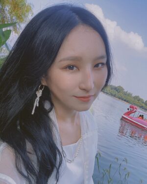 Fran Chen Instagram - 想搭船，但是只支援微信支付，落空。
🤡👽👽
期望落空的時候，就吃吧！
陽澄湖大閘蟹我來了～

#南京 #江蘇 #玄武湖 #陽澄湖 #秋蟹