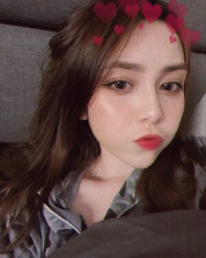 Frances Wu Instagram - 卸妝前的自拍😚