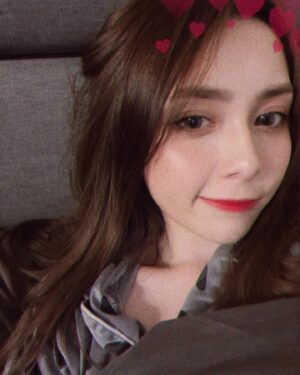 Frances Wu Instagram - 卸妝前的自拍😚