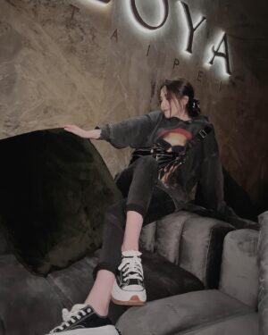 Frances Wu Instagram - 小女孩終究會長大
如果一直把她當成小朋友
她可是會生氣的喔😉