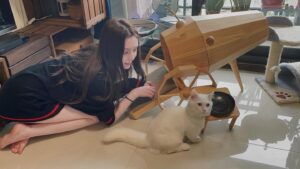 Frances Wu Instagram - 謝謝million 配合拍照👍🏻🤣