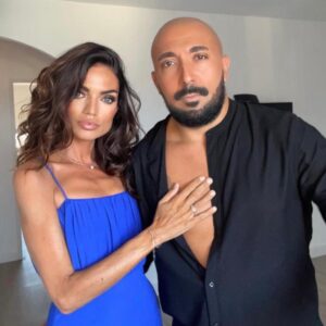 Francesca Antoniotti Instagram - Bon anniversaire mon roi 👑 
Comment te célébrer à part te dire que tu es le plus beau de tous les cadeaux 🎁 que tu me fais rire quand rien n’est drôle, que tu me fais espérer quand tout est noir et que tu fais de notre vie une fête sans fin … Comment fais tu pour tout transformer en éclats de rire? En moments d’exception? Pas un seul petit moment n’est ordinaire avec toi…
Tu es patient et aimant, tendre et tellement protecteur . Je n’aurais pu rêver mieux pour partager ma vie. Merci d’être toi un homme droit et bon avec des principes et des valeurs, tu es un exemple. Le mien en tous cas . Ma force. Que Dieu nous prête une longue route ensemble et surtout qu’il prenne soin de toi comme je vais essayer de continuer à le faire 🙏🏽 
Per sempre @orsini_bernard le meilleur est à venir ♥️
Je vous souhaite à tous et à toutes de trouver cette personne qui change tout en beau. ♥️🍀
Felice aniversariu mo core♥️
