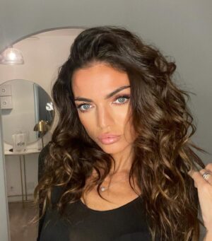 Francesca Antoniotti Instagram - Quand t’as la dent de sagesse qui pousse 🙄😅😂😘