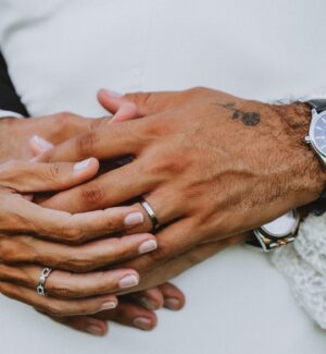 Francesca Antoniotti Instagram - Mr & Mrs Orsini 🔗
(Nos premières photos officielles ) 

Merci au domaine @pozzodimastri , Sylvain, Bruno et toute l’équipe , à @delphineciaravola.weddings pour l’organisation de folie, aux @cocopops_livemusic pour la musique parfaite , @panta.dj  pour l’ambiance de folie, @florelegante.ajaccio pour la magie des fleurs , 
aux photographes @bande_de_voyous qui ont capturé tous nos moments , 
à @atelierpetitpapier pour tous ces petits détails qui font la différence, @castelludibaricci pour le vin d’exception ,
au Père Olivier pour ses mots inoubliables et ses 10 commandements 🤣🙏🏽( un phénomène ) et @zailandco_show qui a mis le feu 🔥 
Tout était parfait 👏🏽👏🏽🎉🍾

Merci à vous tous d’avoir été présents en ce jour si particulier et de nous avoir tant gâté. 
Une pluie de mercis à tous pour vos milliers de messages et félicitations 🙏🏽 changez rien o zité. 

Le meilleur pour la fin, merci Mme Orsini 🤍 Ti tengu tantu caru. 

Un abbracciu tamantu a voi tutti 😘❤️ vous êtes des vrais 🙏🏽🙌🏽

Wedding plan @delphineciaravola.weddings 
Dress @studiomariageportovecchio 
Make up @soukainatanhirt
Nails @lescocottesajaccio 
Wedding venue @pozzodimastri 
Floral design @florelegante.ajaccio 
Music @cocopops_livemusic 
Dj @panta.dj 
Photo / vidéo @bande_de_voyous