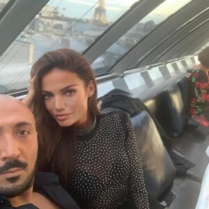 Francesca Antoniotti Instagram - Bon anniversaire mon roi 👑 
Comment te célébrer à part te dire que tu es le plus beau de tous les cadeaux 🎁 que tu me fais rire quand rien n’est drôle, que tu me fais espérer quand tout est noir et que tu fais de notre vie une fête sans fin … Comment fais tu pour tout transformer en éclats de rire? En moments d’exception? Pas un seul petit moment n’est ordinaire avec toi…
Tu es patient et aimant, tendre et tellement protecteur . Je n’aurais pu rêver mieux pour partager ma vie. Merci d’être toi un homme droit et bon avec des principes et des valeurs, tu es un exemple. Le mien en tous cas . Ma force. Que Dieu nous prête une longue route ensemble et surtout qu’il prenne soin de toi comme je vais essayer de continuer à le faire 🙏🏽 
Per sempre @orsini_bernard le meilleur est à venir ♥️
Je vous souhaite à tous et à toutes de trouver cette personne qui change tout en beau. ♥️🍀
Felice aniversariu mo core♥️