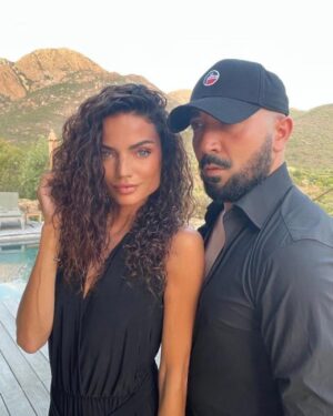 Francesca Antoniotti Instagram - J-8 avant 👰🏻‍♀️🔗
Readyyyyy @orsini_bernard ??? 💕💕
Dites moi quelle est votre préférée en com et je vous envoie votre carton d’invitation 🤣♥️