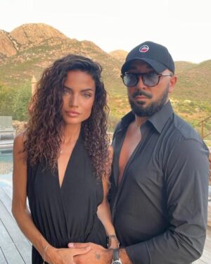 Francesca Antoniotti Instagram - J-8 avant 👰🏻‍♀️🔗
Readyyyyy @orsini_bernard ??? 💕💕
Dites moi quelle est votre préférée en com et je vous envoie votre carton d’invitation 🤣♥️