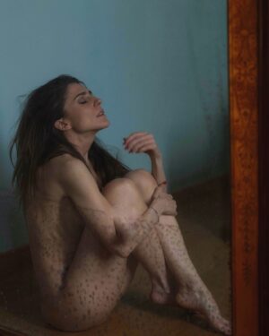 Francesca Valtorta Instagram - 😶‍🌫️

Ph. @andreaottavi @mpdvue