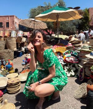 Francesca Valtorta Instagram - Due povere pazze vestite come se fossero a Saint Tropez si aggirano per Marrakech 💙💚
Resoconto della prima giornata.
@edvige_l 

#travel #happiness #friends #marrakech #francescavaltorta