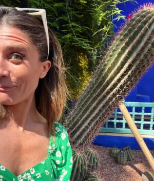 Francesca Valtorta Instagram - Due povere pazze vestite come se fossero a Saint Tropez si aggirano per Marrakech 💙💚
Resoconto della prima giornata.
@edvige_l 

#travel #happiness #friends #marrakech #francescavaltorta