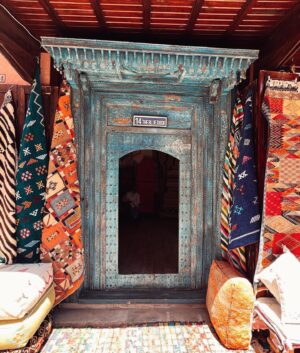 Francesca Valtorta Instagram - Due povere pazze vestite come se fossero a Saint Tropez si aggirano per Marrakech 💙💚
Resoconto della prima giornata.
@edvige_l 

#travel #happiness #friends #marrakech #francescavaltorta