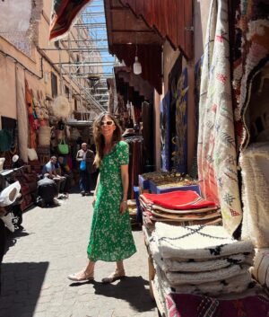 Francesca Valtorta Instagram - Due povere pazze vestite come se fossero a Saint Tropez si aggirano per Marrakech 💙💚
Resoconto della prima giornata.
@edvige_l 

#travel #happiness #friends #marrakech #francescavaltorta