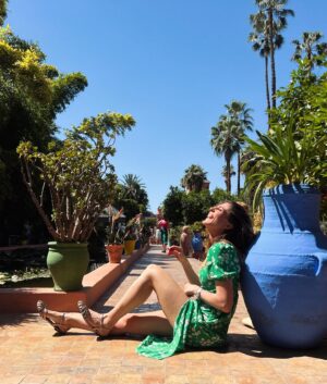 Francesca Valtorta Instagram - Due povere pazze vestite come se fossero a Saint Tropez si aggirano per Marrakech 💙💚
Resoconto della prima giornata.
@edvige_l 

#travel #happiness #friends #marrakech #francescavaltorta