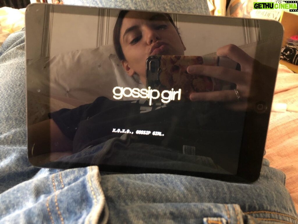 Francesca Reale Instagram - When your computer decides it’s reached the end of it’s life span but you’re dedicated to keep up with your long distance Gossip Girl marathon with @camimendes you must resort to your dads old iPad and be thankful that when you were 18 you made incredible choices and bought the entire series on iTunes. Xoxo