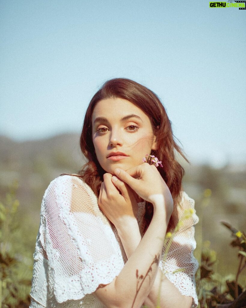 Francesca Reale Instagram - This shoot made me want to take up gardening.. I have no idea why. Anyway more from my afternoon with @macksfilms and @momosmua !🍃🌻🌾