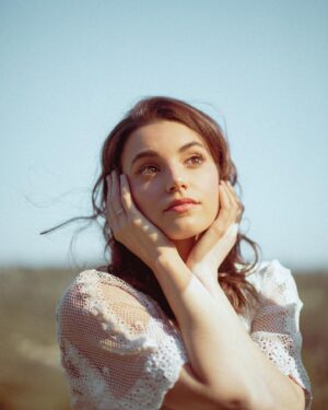 Francesca Reale Instagram - This shoot made me want to take up gardening.. I have no idea why. Anyway more from my afternoon with @macksfilms and @momosmua !🍃🌻🌾