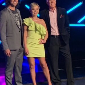 Francisca García-Huidobro Instagram - Se viene!!!! ❤️❤️❤️❤️
Domingo 25/09
22:30
@chilevision  #YoSoy
💄 #makeup @catitaprieto 
👗#style @mpazjimenezp vestido @tiendagala_
💇🏼‍♀️ @peluqueria.joseluis 
💍💎 @merysattjoyas.cl
