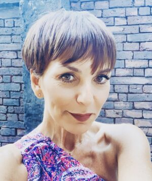 Francisca García-Huidobro Instagram - Todos...pero todos hemos tenido 
momentos malos, pero malos malos!!! Nadie estaba ni podría haber estado “preparado” para lo que estamos viviendo...
Hoy tuve uno de esos “momentos “ que alegran la vida.
Desde mi lugar de privilegio les comparto esta foto que “me robé” hoy y que deberíamos haber hecho el 13 de diciembre del 2019....y que no pude hacer por razones que ya saben.
Gracias porque estaban los mismos!!!!!
@carlagasic 
@javieyzaguirre 
@vanirosenthal 
@peluqueria.joseluis 
Y siempre:
@mpazjimenezp 
@catitaprieto