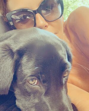 Francisca García-Huidobro Instagram - Qué haces en un mall??? Comprando regalos de navidad?
Aquí está el mejor regalo que puedes darle/darte este año...
Adopta un/a perro/a..... no represento a ninguna fundación ni nada, sólo soy una afortunada que recibió a La Patico y tengo que decirles que es el mejor regalo que he recibido.
Feliz Navidad para tod@s
@moniveterinaria