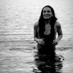 Francisca Gavilán Instagram – Baño de lago a media tarde b/n 🤍🖤 

🎬 @bergerhertz