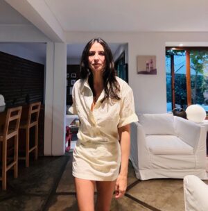 Francisca Gavilán Instagram - Feliz 2024!!!
Deseos, velas, aceites, ritos, inciensos, rezos a nuestras ancestras. 
Agredecer siempre ❤️
Que sea un buen año para todxs! Lo mejor para cada 1 🙌🏼
Pidamos que en pedir…….
Amor ❤️✨💕
A mis Amores toda la felicidad!!! 

Vamos! Voy!