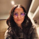 Francisca Gavilán Instagram - ❤️🌿♻️👓 @karun_chile Anteojos hechos con materiales reciclados trazables y sustentables 👁️ livianos! Anteojo Gust Dorado 💛 https://www.anteojoskarun.cl/ @antonioacuario_ 🖤