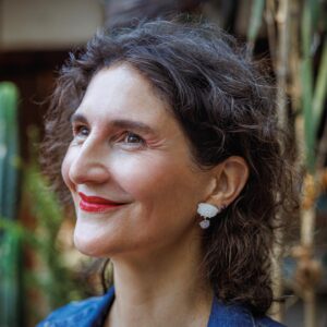 Francisca Imboden Instagram - 🎭 Cuando hablamos de Francisca Imboden seguro se nos vienen a la mente sus icónicos personajes en teleseries como Iorana, Pampa Ilusión, El Circo de Las Montini y, más recientemente, La Ley de Baltazar. ¿Pero sabían que además de su pasión por actuar, Francisca es una apasionada tejedora y “fanática” de la artesanía? 

Te invitamos a conocer sus piezas favoritas de nuestra colección Artesanía bajo el sol 🌞 Colores vibrantes, historias fascinantes. Francisca las utilizó durante una entrevista que puedes encontrar en el link de nuestro perfil 🔗

📸 Registro: @lygonz