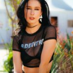 Francisca Valenzuela Instagram - gracias por viajar ADENTRO conmigo durante ayer, @lollapaloozacl 🖤🎹🫀me voy con el corazón lleno llenísimo a más no poder. ⚡️⚡️⚡️⚡️⚡️ Fotos x @frafractal @diegoescap Styling y MUA @nikiossandon Pelo @viersaez