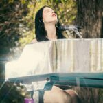 Francisca Valenzuela Instagram - piano, mi voz y las voces de ustedes 💖 🎹bello concierto en parque o higgins de santiago para día de la mujer gracias muni de santiago y gracias @denissemalebran y @_natisu compañeras y colegas que quiero y admiro x cantar conmigoo fotitos x @leysofotografia y @frafractal