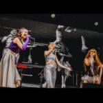 Francisca Valenzuela Instagram - nos la gozamos 🩵✨ muchas gracias mis queridas colegas @antonellasigala y @karlagrunewaldt por cantar conmigo y Vitacura por la invitación a cantar 🩵✨ fotos @javiajerap @frafractal