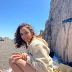 Francisca Walker Instagram – Playita y descanso 💙