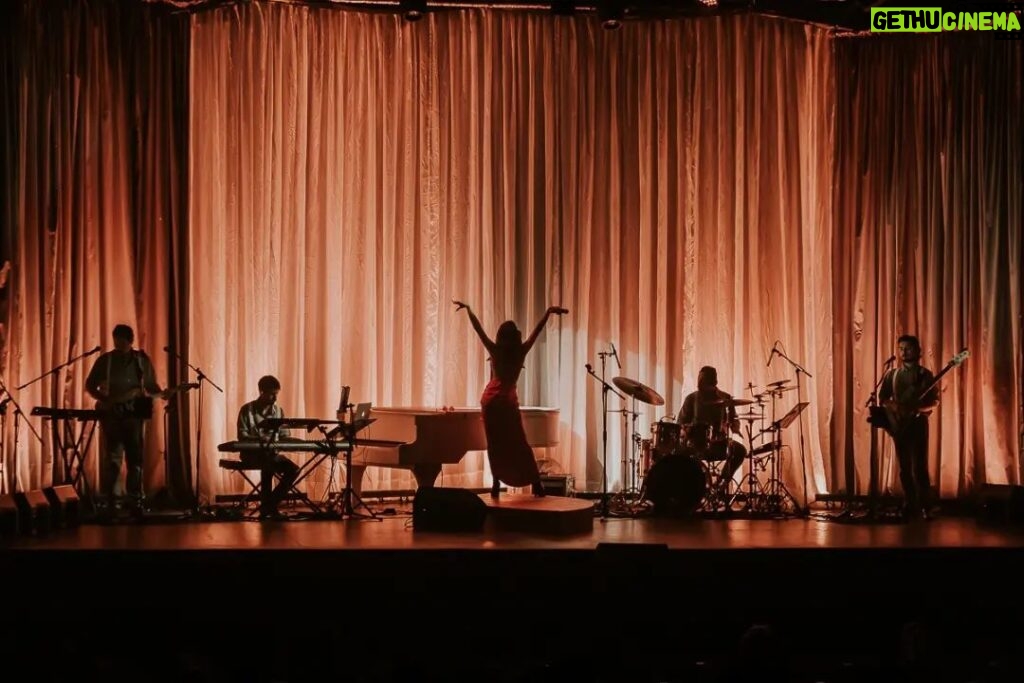 Francisca Walker Instagram - Postales que deja "Concierto solo para Románticos" ❣ 📸 Fotos del seco @sebastiandominguez.photo