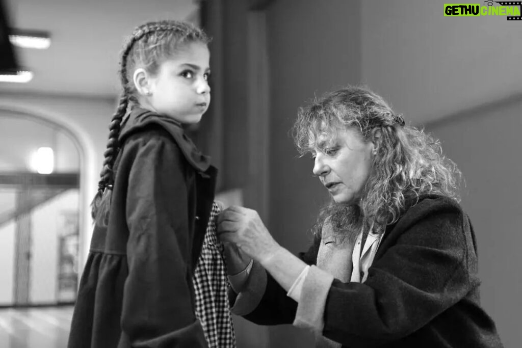 Francisca Walker Instagram - Se viene esta maravilla... Película 'DETRAS DE LA LLUVIA' idea y dirección de Valeria Sarmiento Productora de Cine: POETASTROS 🎬www.poetastros.com Fotografía Fija: Pepe Guzmán