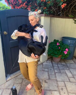 Frankie Shaw Instagram - Hug an kiss your bbs.