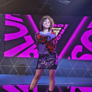 Frankie Ward Instagram - Day one of the @easportsfc #FCProOpen is done! Wearing a jumper from @monki, @stevemaddenuk boots and a skirt from Collection (I think!?)

I didn't have time for proper content today but will try and get on it for the next show.

Hair and makeup @zoelmoore styling by @meloart_1

#MonkiStyle #Esportsfashion #fc24 #esportshost